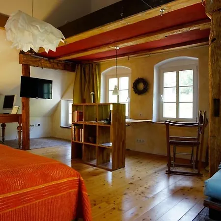 Alte Schulhaus Am Schlossberg Apartment *